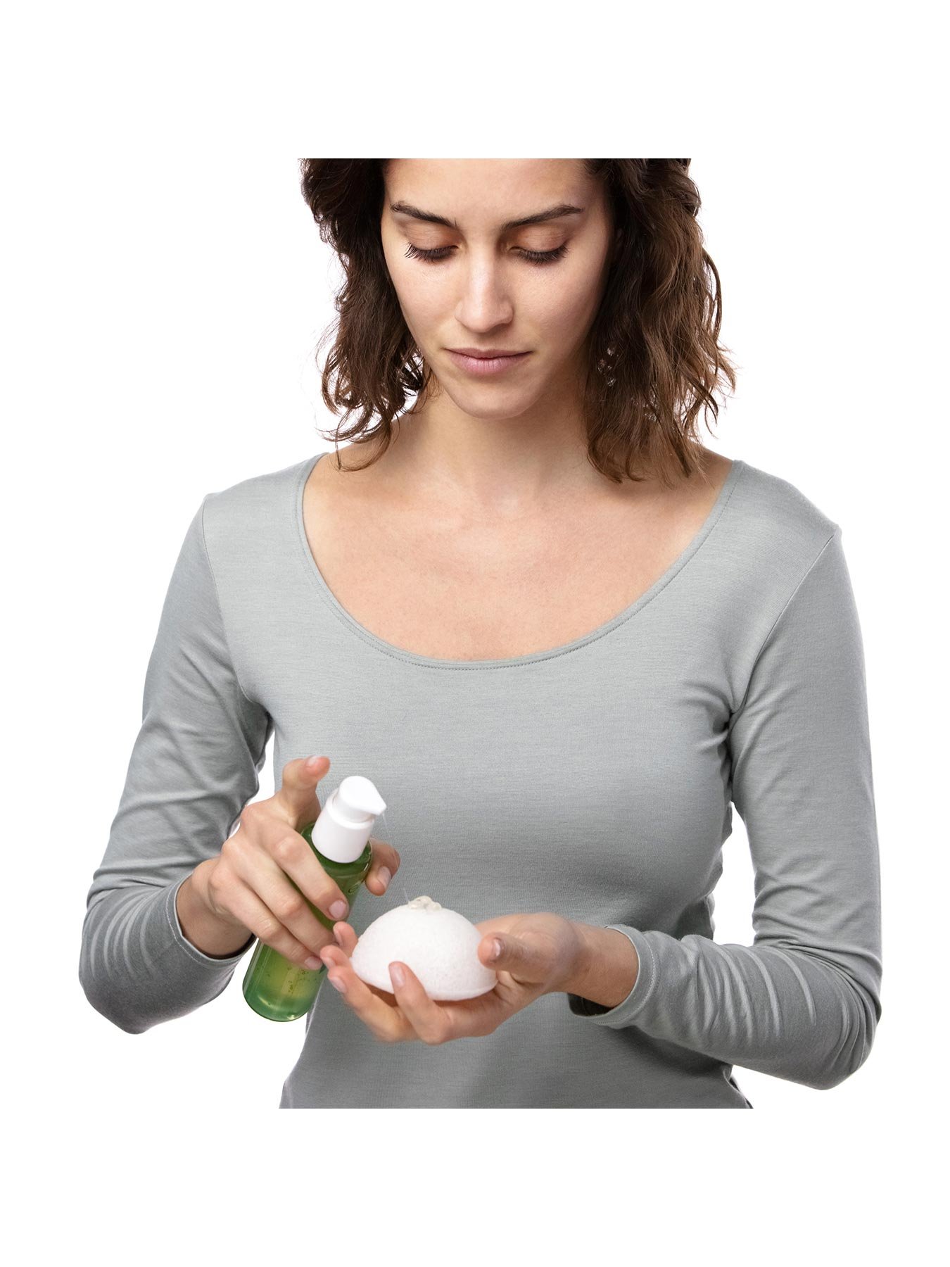 Konjac-Pflanzlicher-Reinigungsschwamm-1Stk-Inszeniert-1-Garnier-Deutschland-gr